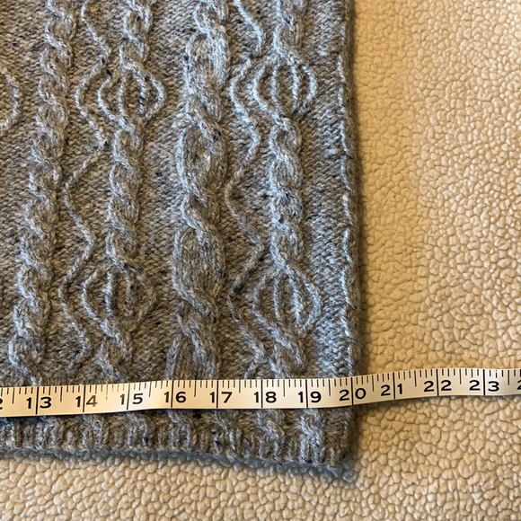 L.L. Bean wool sweater - Picture 7 of 10
